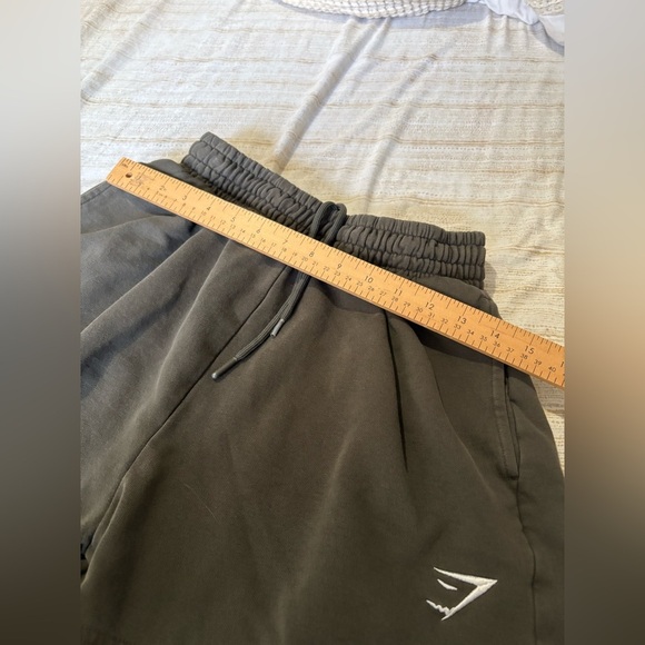 Gymshark training fleece shorts deep olive green size XS - Picture 8 of 12